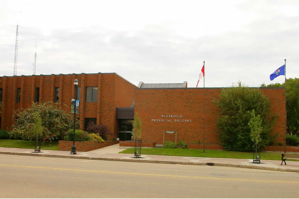 vegreville provincial court building-1